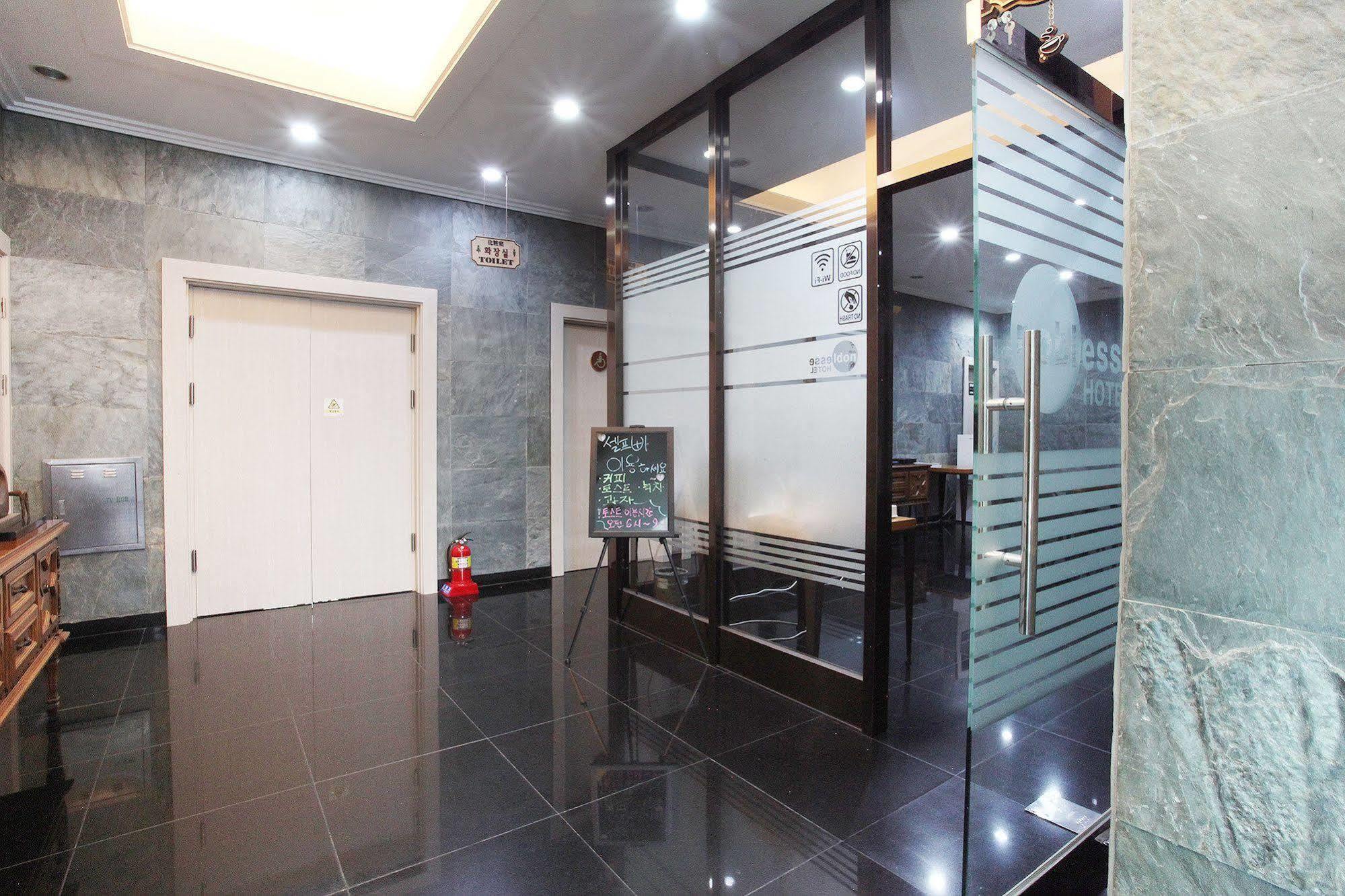Noblesse Hotel Jeju Exterior photo