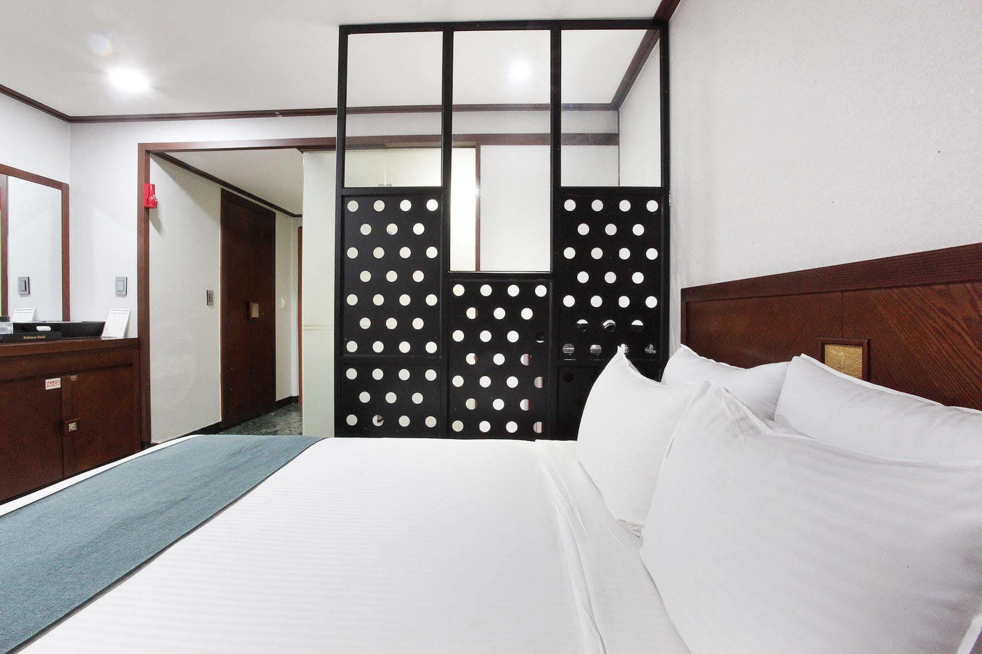 Noblesse Hotel Jeju Exterior photo