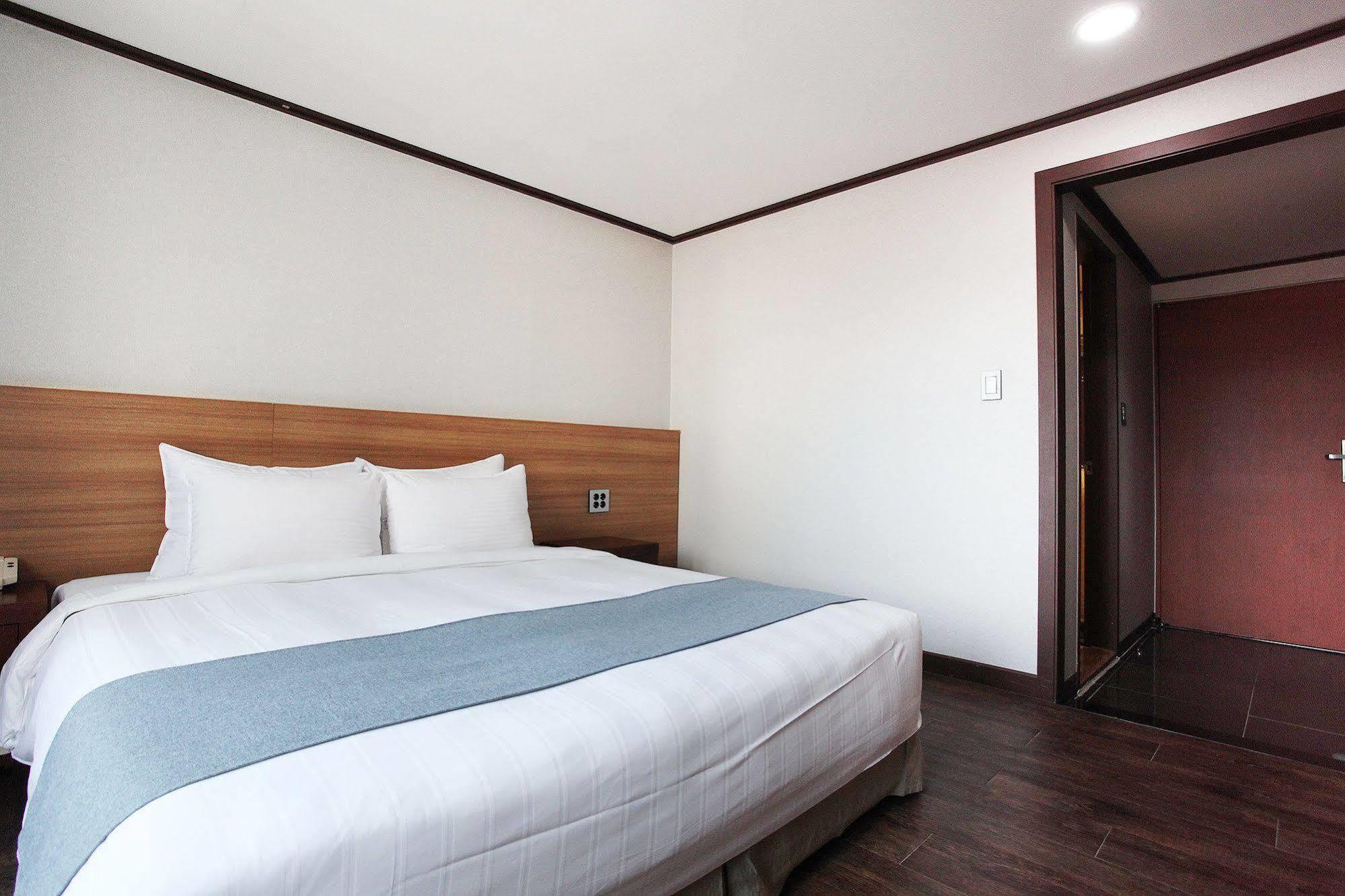 Noblesse Hotel Jeju Exterior photo